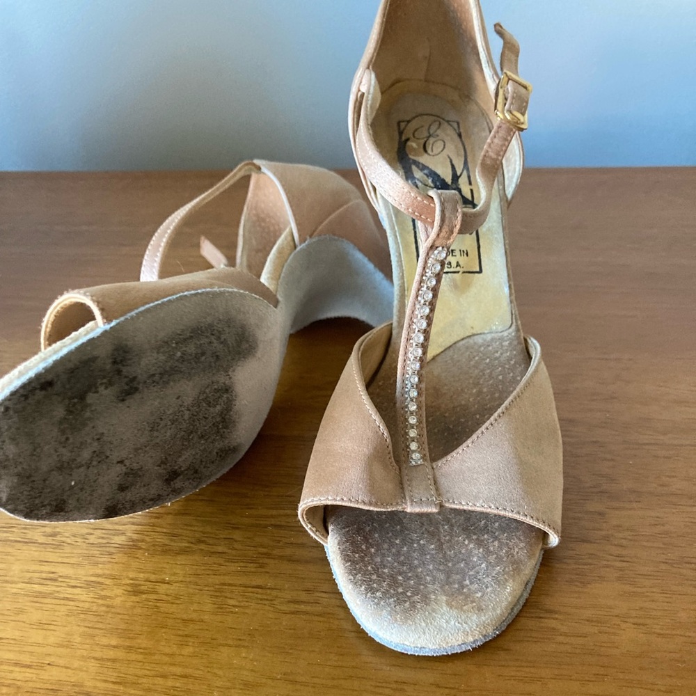 Elegance Ballroom Shoes size 4 1/2.